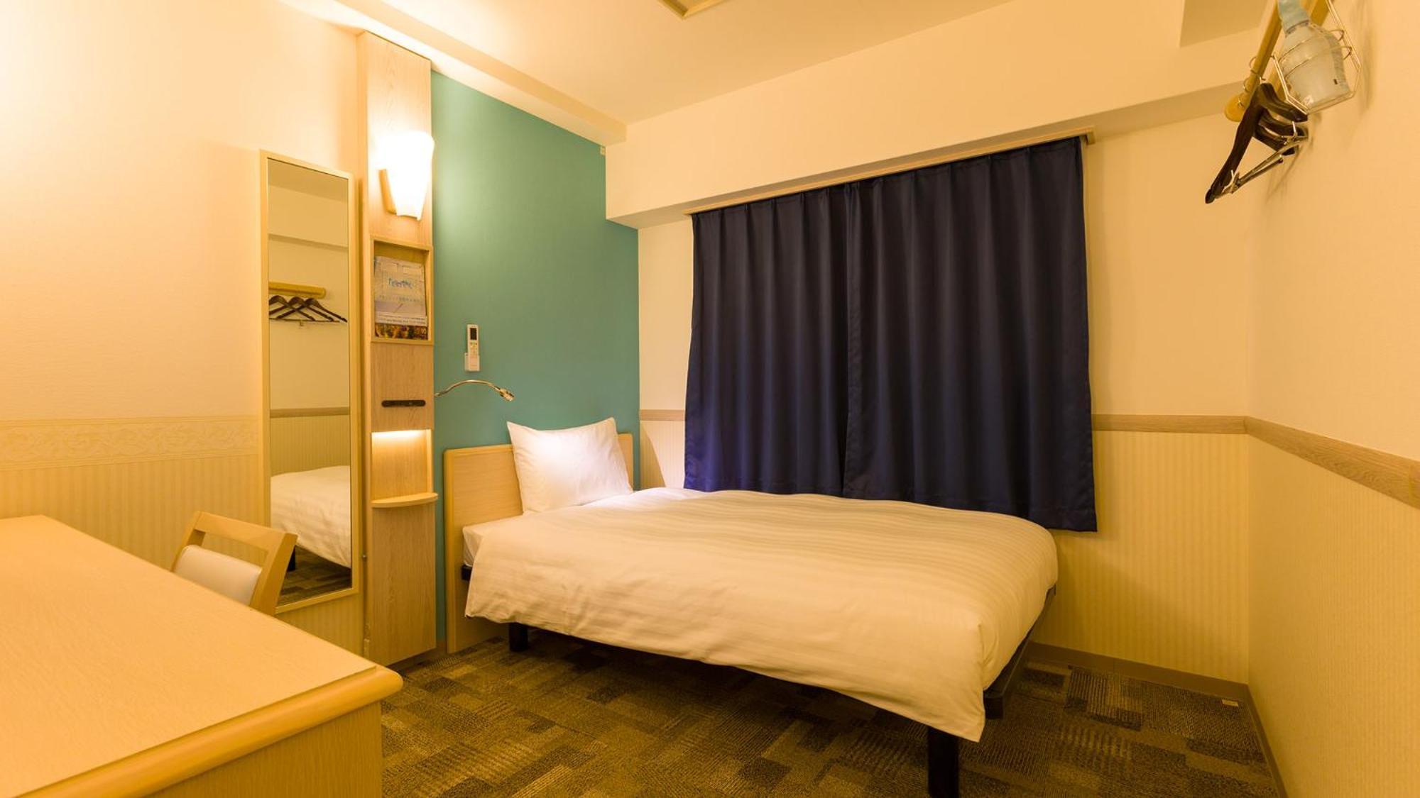 Toyoko Inn Kobe Sannomiya Eki Shiyakusho Mae Room photo